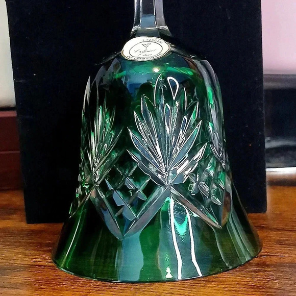 Vintage West Germany House of Global Art emerald green Cut to Clear Crystal Bell - Picture 1 of 9